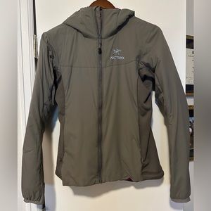 Arc’tyrx grey & pink jacket NEW medium